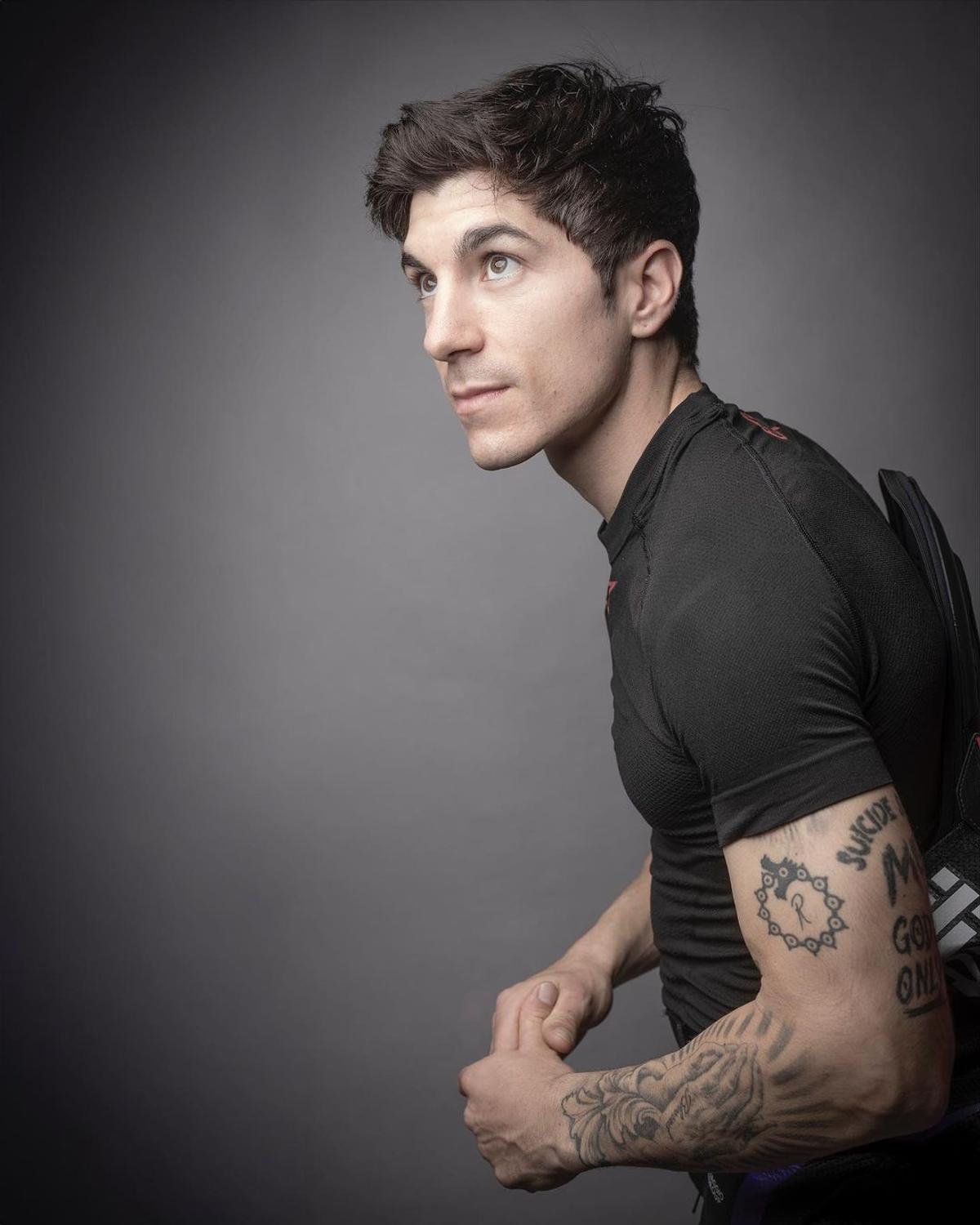Durere și artă » Piloții din MotoGP așa cum nu i-ai mai văzut » S-au dezbrăcat și își arată cicatricile șocante, dar și tatuajele spectaculoase