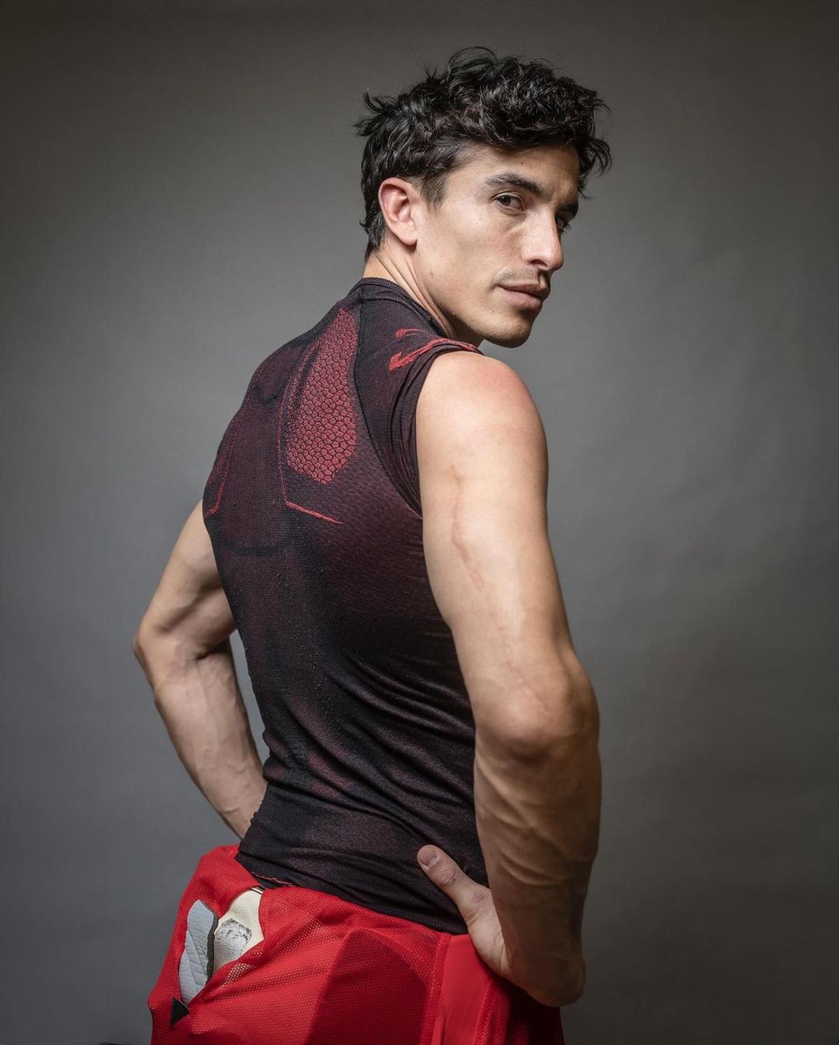 Piloții din MotoGP și-au arătat cicatricile și tatuajele