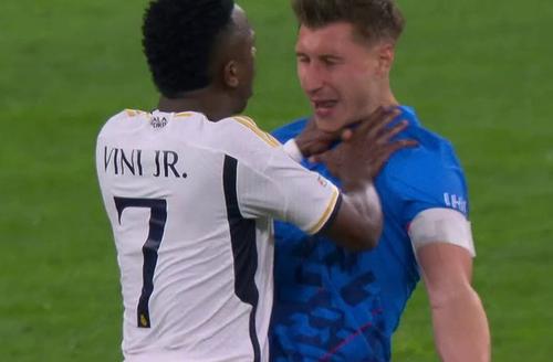Willi Orban, strâns de gât de Vinicius la Real - Leipzig 1-1