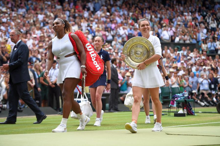 Simona Halep și Serena Williams, după finala Wimbledon 2019/ foto Imago Images Simona Halep a ales cel mai bun meci al carierei » Declarații la evenimentul unde participă și Michelle Obama
