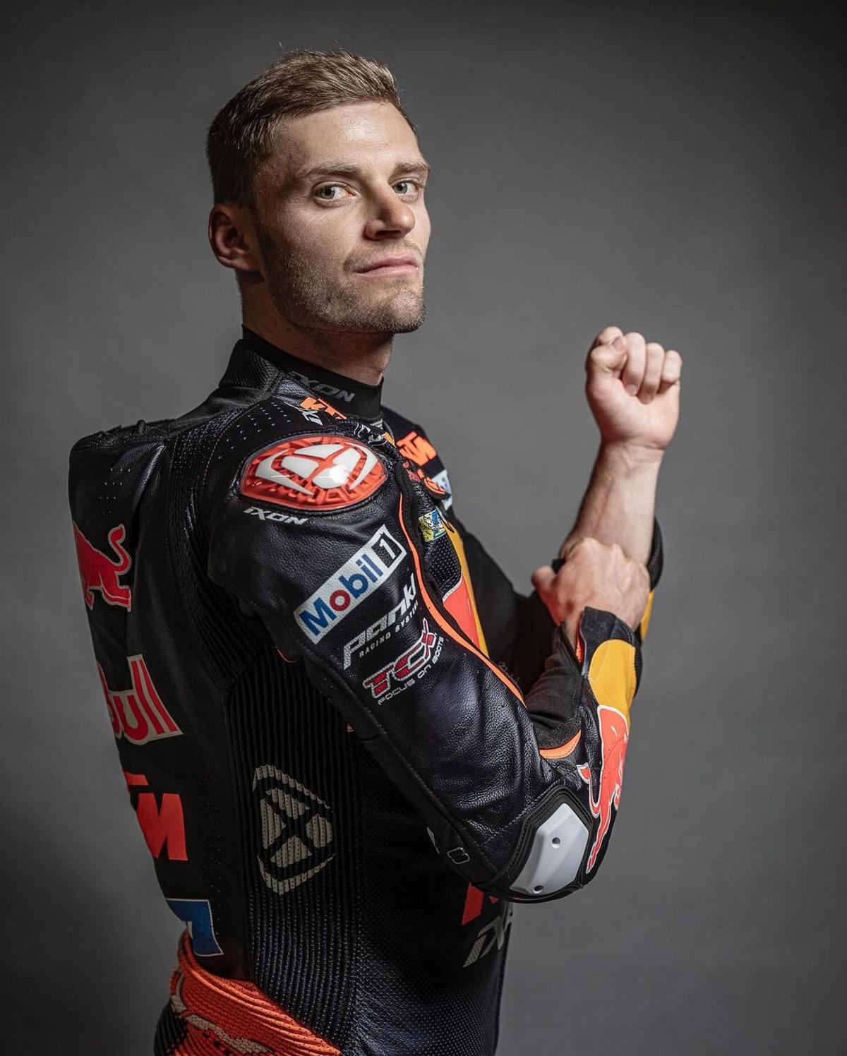 Durere și artă » Piloții din MotoGP așa cum nu i-ai mai văzut » S-au dezbrăcat și își arată cicatricile șocante, dar și tatuajele spectaculoase