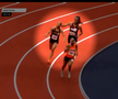 Moment incredibil la o cursă de atletism: și-a lovit adversara cu bâta în cap până a pus-o la pământ