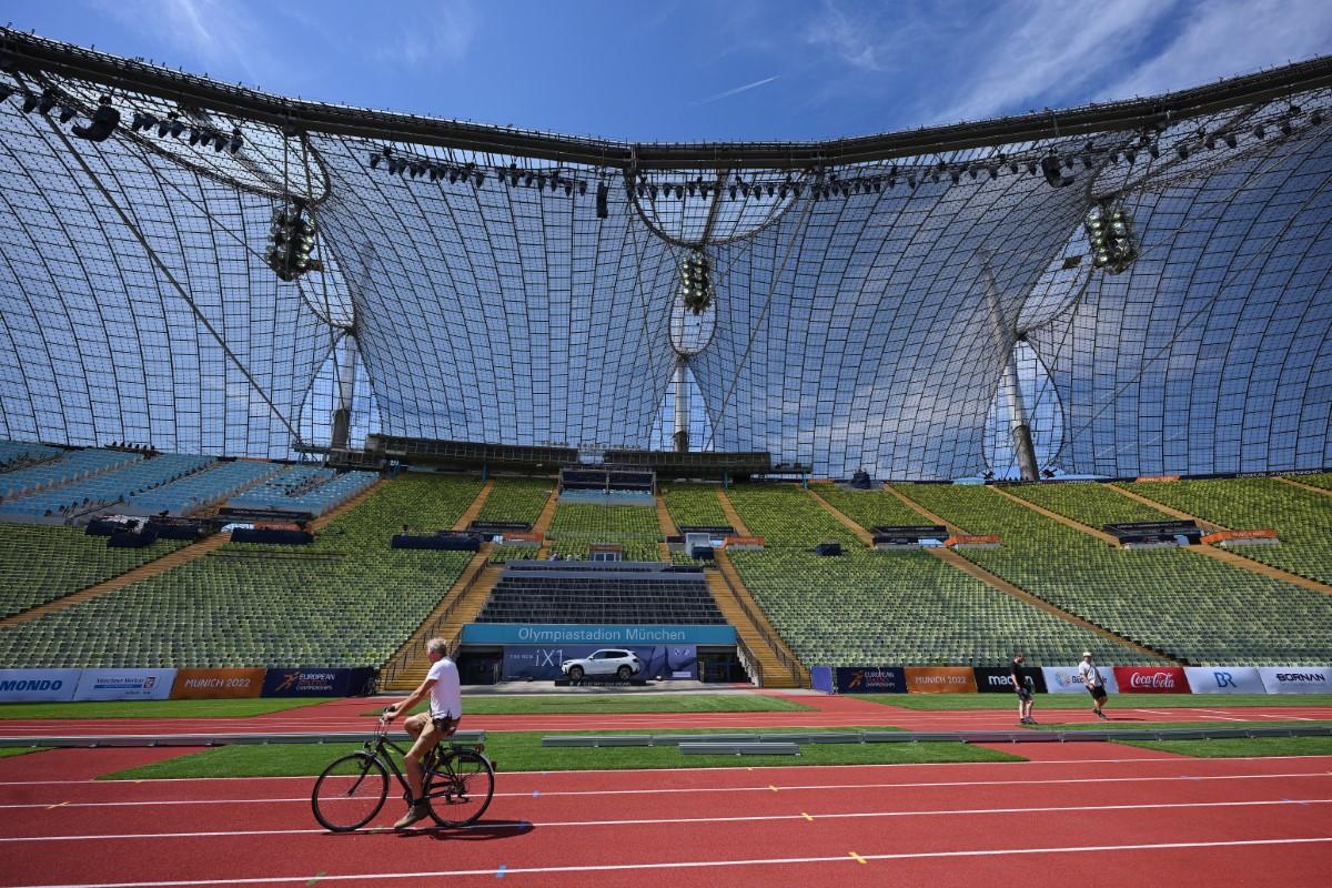 Peste 20.000 de români trăiesc la câțiva pași de un stadion misterios » O minune arhitecturală: „scufundat” sub pământ