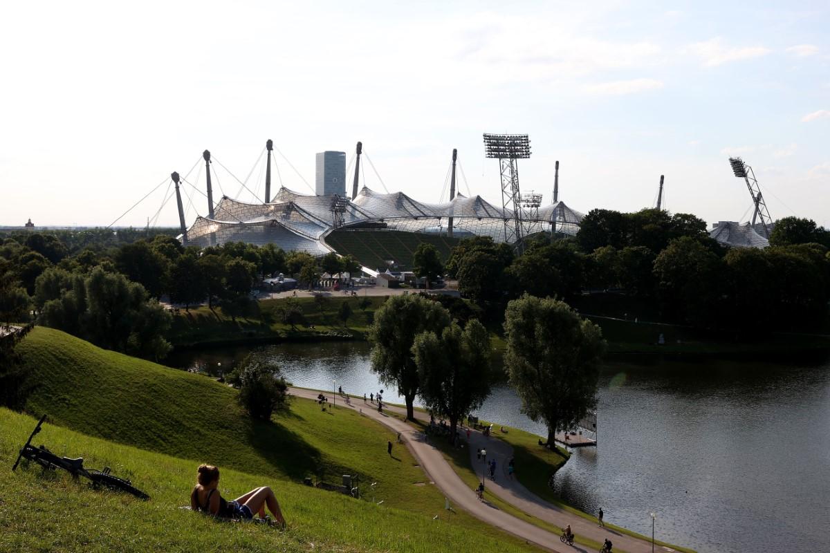 Peste 20.000 de români trăiesc la câțiva pași de un stadion misterios » O minune arhitecturală: „scufundat” sub pământ