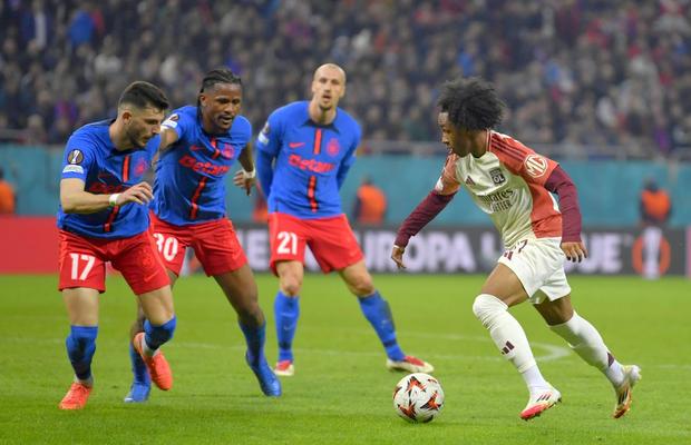 FCSB aruncă în premieră prosopul » Decizia luată după meciul cu Lyon: bizară sau logică?