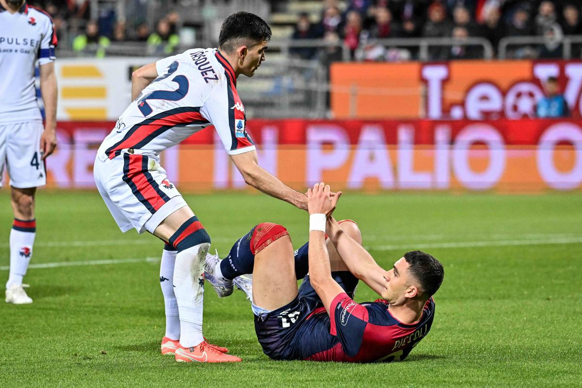 Se umple infirmeria! Noi probleme pentru Mircea Lucescu: Florinel Coman s-a accidentat în Cagliari - Genoa