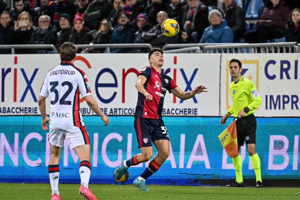 Se umple infirmeria! Noi probleme pentru Mircea Lucescu: Florinel Coman s-a accidentat în Cagliari - Genoa