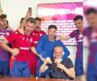 Jucătorii i-au făcut antrenorului Erik Lincar „baie de bere” după ce FC Bihor s-a calificat în play-off