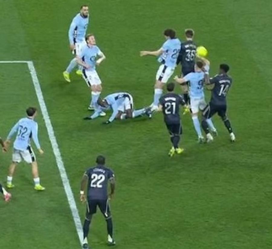 Hențul comis de Ferran Jutgla în duelul cu Aurelien Tchouameni, nesancționat de arbitru / Foto: X Note mici pentru Ionuț Radu, după Celta Vigo - Real Madrid + Acuză arbitrajul