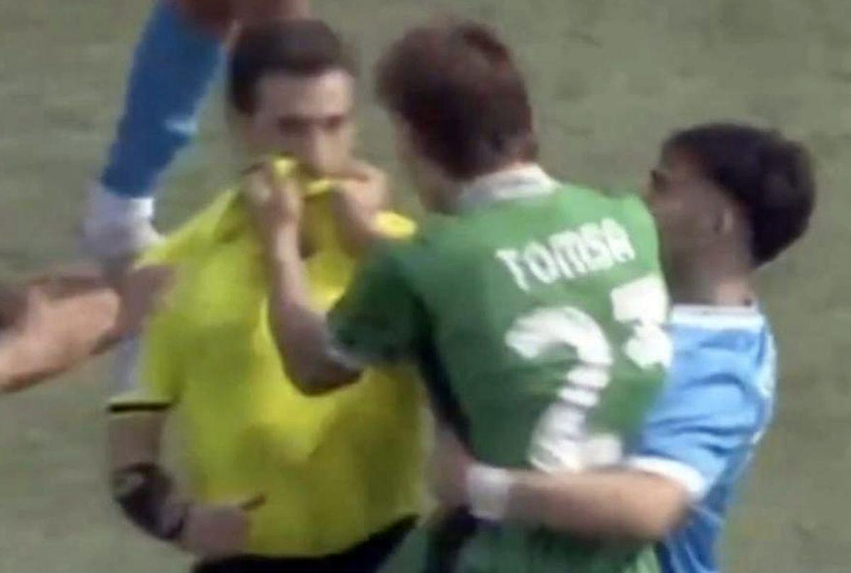 Suspendare uluitoare pentru Troy Tomșa, românul care i-a băgat mâinile în gât arbitrului