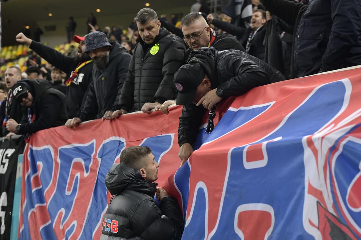 Ce s-a întâmplat pe gazon, imediat după FCSB - U Cluj » Tănase, chemat de urgență la galerie