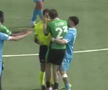 Internaționalul de juniori Troy Tomșa este eliminat și îi bagă mâinile în gât arbitrului