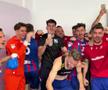 „Să plătiți telefoanele!” » I-au făcut antrenorului „baie de bere” după calificarea în play-off!