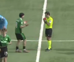 Internaționalul de juniori Troy Tomșa este eliminat și îi bagă mâinile în gât arbitrului