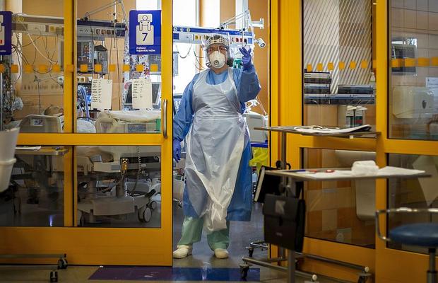 COVID-19. UMF „Carol Davila” ne dă 22 de ponturi pentru a ne feri de coronavirus: „Sub nicio formă nu faceți asta în exterior”