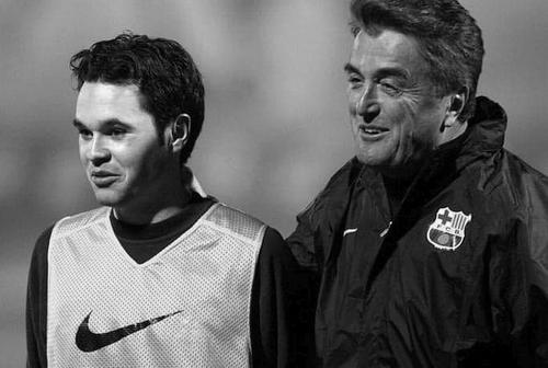 Radomir Antic, alături de Andres Iniesta la Barcelona // FOTO: Twitter