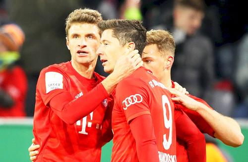 Thomas Muller și Robert Lewandowski (dreapta), doi jucători importanți la Bayern, foto: Guliver/gettyim ages