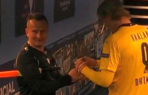 Imaginea serii în Champions League: unul dintre asistenții lui Hațegan l-a luat deoparte pe Erling Haaland după meci