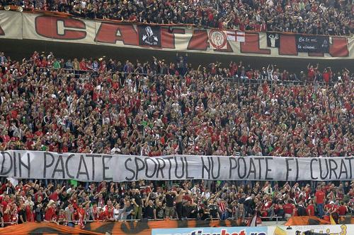 Suporterii lui Dinamo nu-l iartă pe Marcel Bîrsan. Sursă foto: Arhivă Gazeta Sporturilor