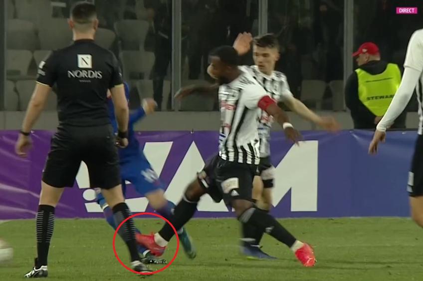 Eroare importantă de arbitraj în U Cluj - CSA Steaua. Partida contează pentru runda #3 a play-off-ului din Liga 2.