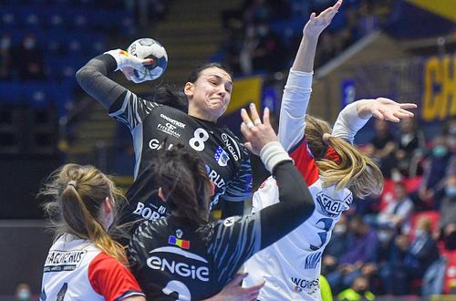 Cristina Neagu în acțiune într-un meci de Liga Campionilor în 2022 // FOTO Raed Krishan