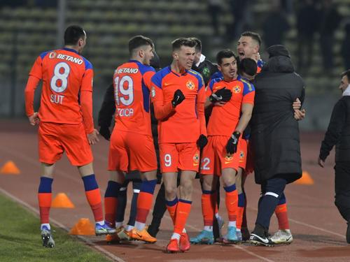 A înscris contra lui Real Madrid și o urmărește pe FCSB fiind impresionat de un atacant din lotul roș-albaștrilor: „Mă uit la meciuri datorită lui!” // foto: Imago