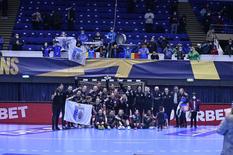 Jucătoarele de la CSM București după victoria în fața Borussiei Dortmund din acest sezon de Ligă // FOTO Cristi Preda Unde și de ce a dispărut CSM București? » Culisele prăbușirii clubului care primește 4 milioane de euro de la Primăria București