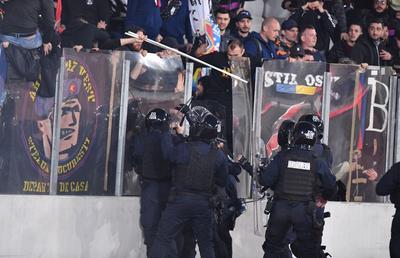 Scandal la U Cluj - CSA Steaua! Un ultras, scos din stadion » Ce s-a întâmplat