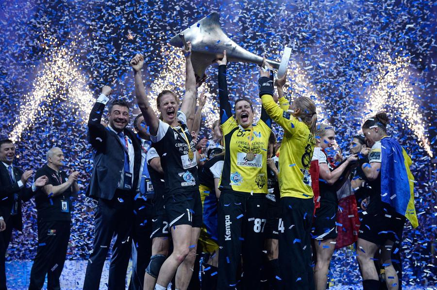 Momentul de vârf al CSM București: câștigarea trofeului Ligii Campionilor în 2016 // FOTO Raed Krishan Unde și de ce a dispărut CSM București? » Culisele prăbușirii clubului care primește 4 milioane de euro de la Primăria București