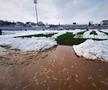 Se lucrează de zor la deszăpezirea stadionului echipei din play-out: „30 de deținuți sunt aici de la primele ore”