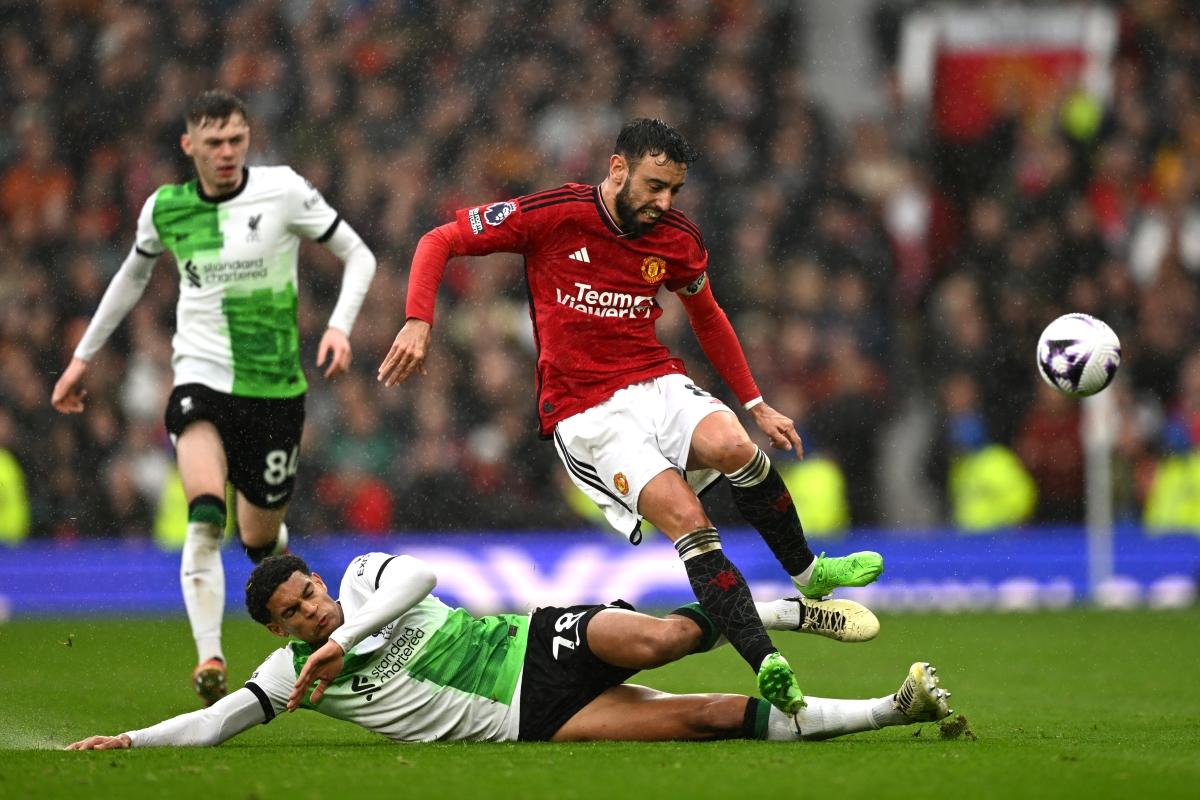 Manchester United - Liverpool 2-2 » Regal fotbalistic în clasicul fotbalului englez. „Cormoranii” pierd prima poziție, avantaj Arsenal!