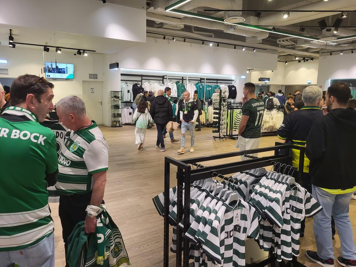 Gazeta a asistat la Sporting - Benfica, derby-ul de titlu din Portugalia »  Cum arată Lisabona într-o zi de derby: baruri pline și zero incidente
