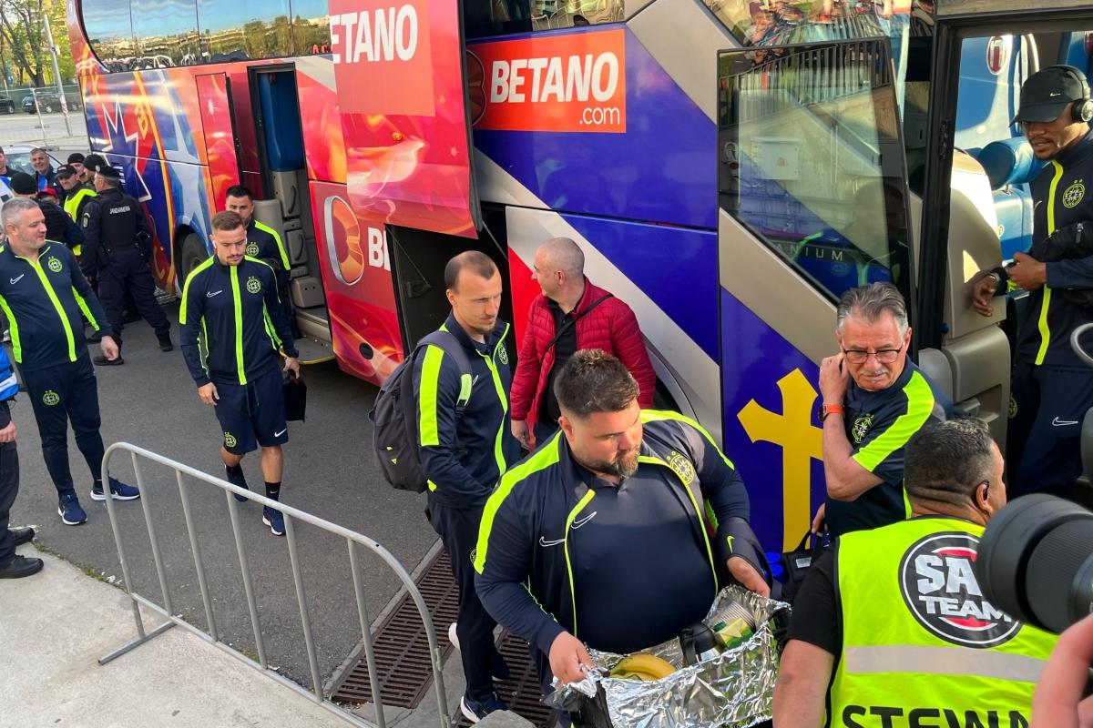 FCSB - Universitatea Craiova: echipele au ajuns la stadion
