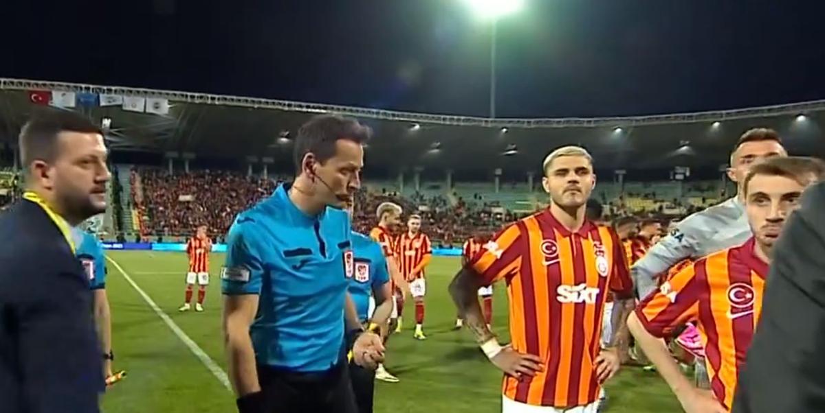 Scene șocante în Turcia: Galatasaray - Fenerbahce a durat doar 50 de secunde! Icardi a înscris și a rămas singur pe teren