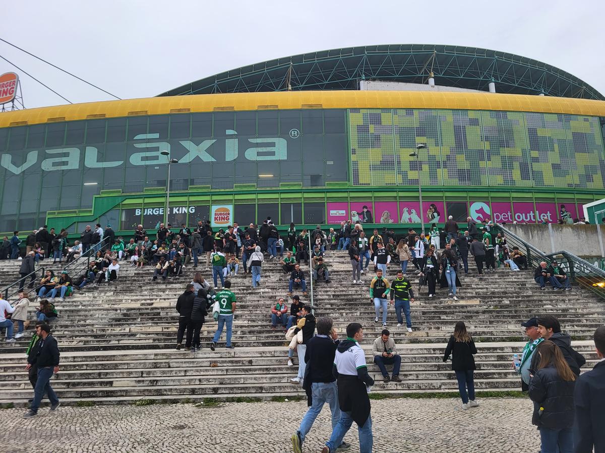 Gazeta a asistat la Sporting - Benfica, derby-ul de titlu din Portugalia »  Cum arată Lisabona într-o zi de derby: baruri pline și zero incidente