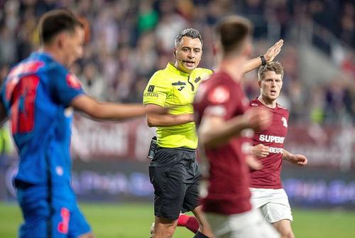 Horațiu Feșnic (34 de ani) a fost delegat la unul dintre derby-urile Croației. „Centralul” va conduce duminică Rijeka - Hajduk Split (20:30), duel cu implicații în lupta pentru titlu.