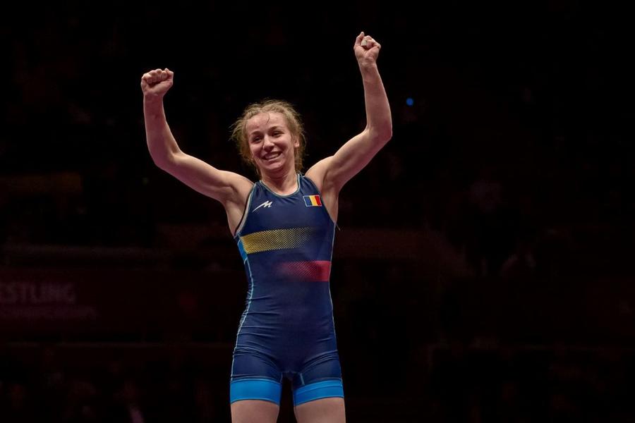Înainte de a exploda pe scena internațională, Andreea Ana a impresionat într-un turneu masculin în Bulgaria Foto: Facebook FR Lupte A luat bronz la Mondiale, iar antrenorul le bate obrazul celor de la Steaua: „E urât ce fac!” + „Alerga cu fesul în cap pe plajă, iar colegele se relaxau pe șezlong”