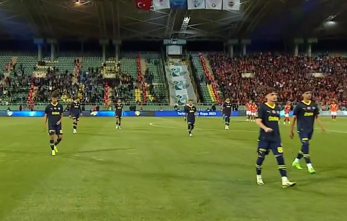Scene șocante în Turcia: Galatasaray - Fenerbahce a durat doar 50 de secunde! Icardi a înscris și a rămas singur pe teren