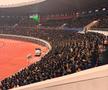 Un român din Brașov a participat la maratonul din Coreea de Nord » Peste 50.000 de oameni l-au așteptat disciplinați pe stadionul din Phenian