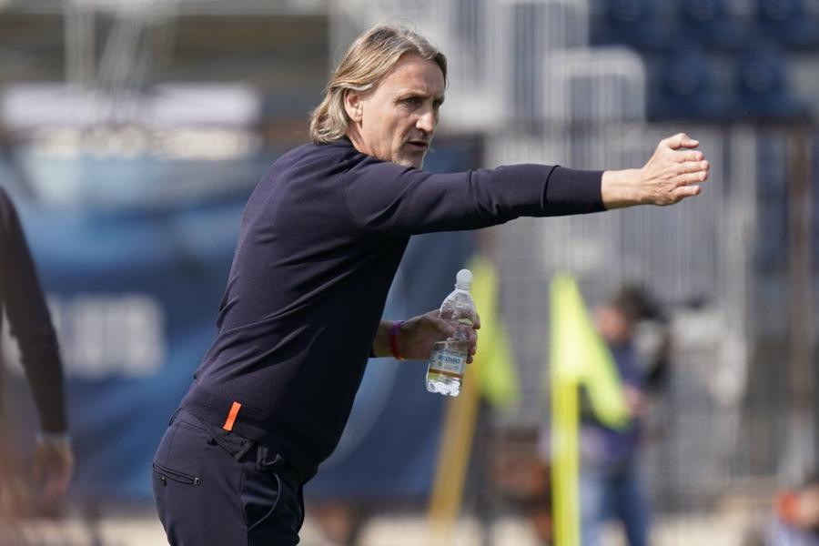 Antrenorul Davide Nicola l-a pus pe Răzvan Marin la coada opțiunilor sale, după Makoumbou, Adopo, Deiola și Prati / Foto: Imago Răzvan Marin schimbă antrenorul la Cagliari