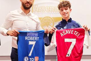 Povestea românului crescut de Chelsea, care a semnat acum cu Arsenal » A făcut primii pași în fotbal sub bagheta unui fost jucător de la Oțelul Galați, care colaborează cu Academia Hagi
