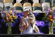Jessica Pegula a sărbătorit titlul de la Charleston, primul pe zgură, cu câinele ei, Maddie