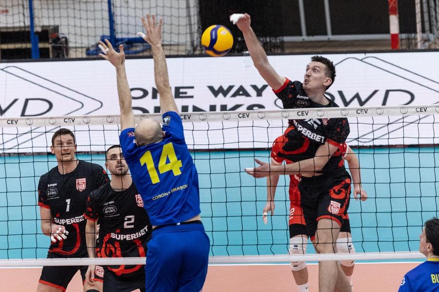 Dinamo - Corona Brașov / foto: Facebook Dinamo, la un meci de titlul de campioană » SCM Craiova, aproape de medalia de bronz la volei masculin