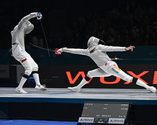 Vlad Covaliu (dreapta), la CM pentru juniori și cadeți Wuxi 2025 Foto: FIE