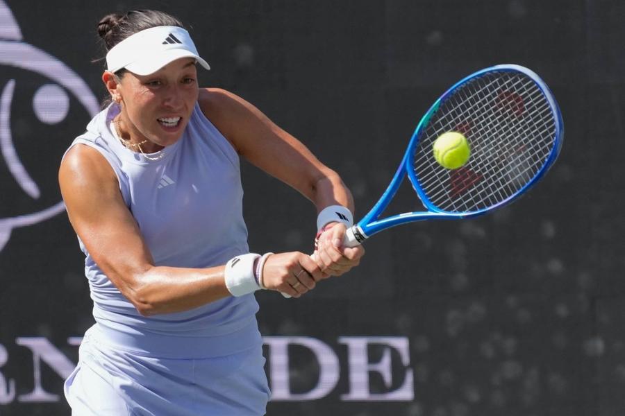 Jessica Pegula a sărbătorit titlul de la Charleston, primul pe zgură, cu câinele ei, Maddie