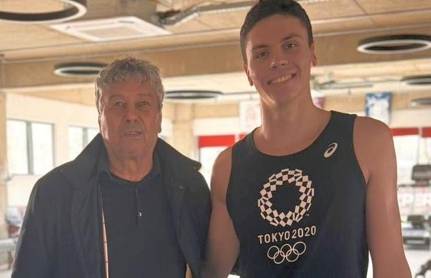 În urmă cu 5 luni, David Popovici oprea antrenamentul pentru a-l saluta pe Mircea Lucescu » Astăzi, campionul olimpic a transmis 3 cuvinte emoționante