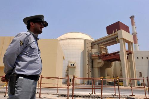 În imagine, centrala nucleară din Bushehr, sudul Iranului, la încărcarea primului combustibil, în 2010 // foto: Guliver/gettyimages