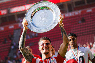 Imagini spectaculoase din Eindhoven: PSV a primit trofeul de campioană! Cum a fost fotografiat Dennis Man