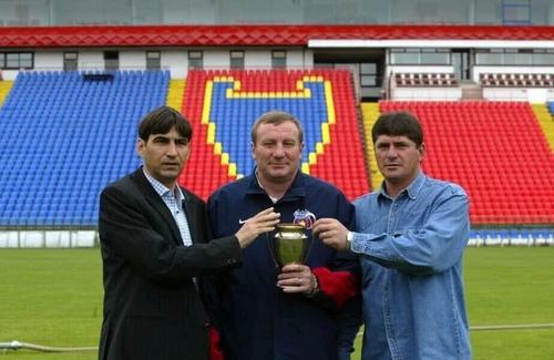 Ștefan Iovan (dreapta) este unul dintre cei mai buni fundași din istoria Stelei