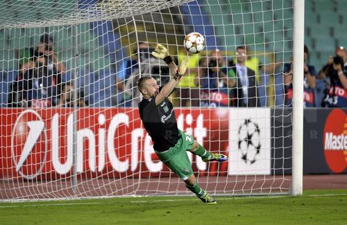 Cosmin Moți a apărat două penalty și a eliminat-o pe FCSB din Champions League.